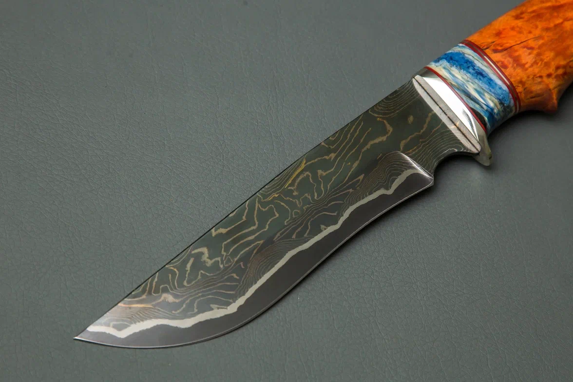 Нож Галеон ламиниров. сталь, мельхиор, зуб мамонта, карельская береза